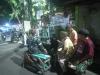 Babinsa Koramil 02/Matraman dan Warga Gelar Siskamling Wujudkan Lingkungan Aman dan Kondusif