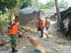 Koramil 02/Batuceper Bersama Warga Bersihkan Tumpukan Sampah di Jurumudi