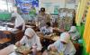 Polsek Cakung Dampingi Pembagian Makanan Bergizi untuk Ribuan Siswa: Bukti Kepedulian Polri terhadap
