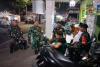 Babinsa Koramil 06/Cakung Laksanakan Patroli dan Siskamling, Ciptakan Rasa Aman di Malam Minggu