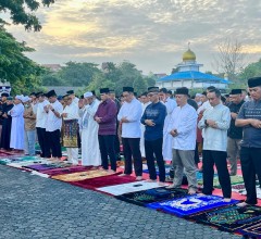 Danlanal Bintan Turut Dampingi Kasal Laksanakan Sholat Idul Adha 1447 H/2026 M di Tanjungpinang
