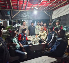 Babinsa Koramil 07/Cipayung Bersama Tiga Pilar dan Warga Sisir Wilayah, Perkuat Antisipasi Tawuran d