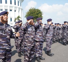 KODAERAL V SAMBUT KEDATANGAN KAPAL PERANG MALAYSIA KD RENCONG DAN KD KEDAH DI SURABAYA