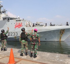PERERAT HUBUNGAN STRATEGIS, KODAERAL III LEPAS KEBERANGKATAN KAPAL PERANG INGGRIS 
