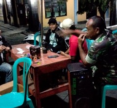 Tingkatkan Kamtibmas, Babinsa Desa Demakijo Gelar Patroli Wilayah Dan Komsos Bersama Warga