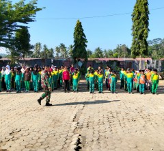 Koramil 0901-04/Palaran Tanamkan Disiplin Sejak Dini Melalui Kegiatan MPLS di SDN 003 Palaran