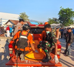 TNI AL DAN TIM GABUNGAN BERGERAK CEPAT TANGGULANGI DAMPAK GEMPA DI PELABUHAN L. SAY MAUMERE, NTT ?
