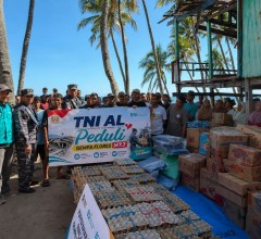 KOLABORASI KEMANUSIAAN, TNI AL GANDENG BUMN TEMBUS JALUR LAUT PASOK 7,2 TON BANTUAN