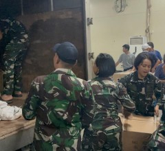 DUKUNG PENANGGULANGAN BENCANA ALAM, TNI AL MELALUI KRI SEMARANG-594 SIAP SALURKAN 150 TON BANTUAN
