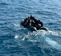 MENEMBUS KEDALAMAN, PENYELAM TNI AL DAN SAR GABUNGAN TEMUKAN TIGA JENAZAH KM VIRGO TRANSPORT 8