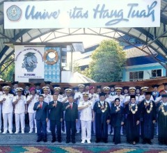 KODAERAL V HADIRI RAPAT TERBUKA SENAT UNIVERSITAS HANG TUAH SURABAYA