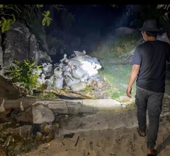 81 KARUNG BIJIH TIMAH DAN MINERAL STRATEGIS BERHASIL DIAMANKAN SATGAS TNI AL DI PANTAI PENYUSUK, BAN