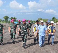 IRKORMAR TINJAU LANGSUNG PEMBANGUNAN YONIF 15 MARINIR DI PASURUAN, 