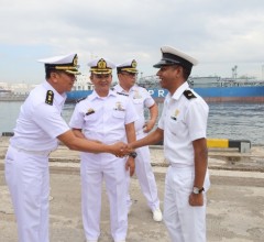 KODAERAL III MELEPAS KEBERANGKATAN KAPAL ANGKATAN LAUT INDIA INS SUNAYNA (P57)