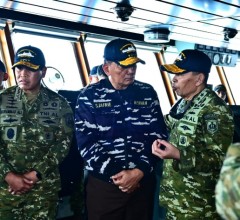 BERSAMA MENHAN RI DAN PANGLIMA TNI, PANGKORMAR DAMPINGI KASAL TINJAU LATOPSLATGAB