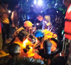 AKSI SIGAP TNI AL DAN TIM SAR GABUNGAN EVAKUASI KORBAN TENGGELAM DI SUNGAI CISANGGARUNG