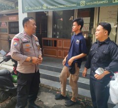 Bhabinkamtibmas Door to Door di Ceger, Layanan Polisi 110 Dikenalkan untuk Perkuat Rasa Aman Warga