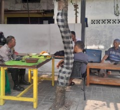 Cooling System Bhabinkamtibmas Kramatjati, Warga Diajak Perkuat Siskamling dan Tangkal Hoaks