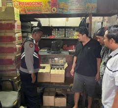 Polsek Pulogadung dan Satpol PP Tertibkan Penjualan Minuman Beralkohol Tanpa Izin di Jatinegara Kaum