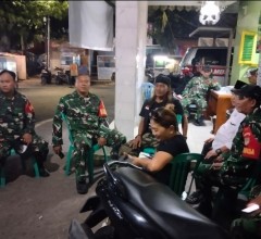 Babinsa Koramil 06/Cakung Laksanakan Patroli dan Siskamling, Ciptakan Rasa Aman di Malam Minggu