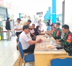 Koramil 03/Pasar Rebo-Ciracas Gelar Bakti Kesehatan Gratis di Terminal Kampung Rambutan