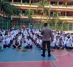 Polsek Kramat Jati Gelar Program Goes To School di SMAN 93 Jakarta, Edukasi Pelajar Cegah Tawuran hi