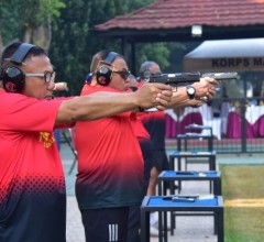PANGKORMAR TINGKATKAN KESIAPSIAGAAN PRAJURIT MELALUI LATIHAN MENEMBAK