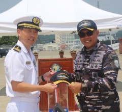 USAI LATIHAN DENGAN KAPAL PERANG RUSIA SAAT EXERCISE ORRUDA 2026, KRI GNR-332 TIBA DI PANGKALAN YOKO