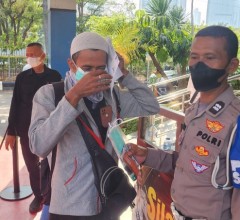 Waspada Abu Vulkanik Anak Krakatau, Samsat Jakarta Selatan Bagikan Masker