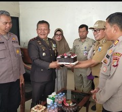 Polsek Cakung dan 3 Pilar Beri Surprise HUT ke-81 TNI, Perkuat Sinergitas Jaga Jakarta