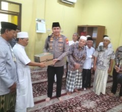 Jumat Keliling di Matraman, Kapolres Jaktim Ajak Warga Perkuat Sinergi Jaga Kamtibmas