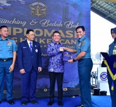 TNI AL GELAR LAUNCHING DAN BEDAH BUKU "DIPLOMASI SANG HIU KENCANA"