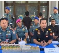 TNI AL GAGALKAN PENYELUNDUPAN ROKOK ILEGAL SENILAI RP 2,49 MILIAR DI LABUAN BAJO