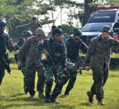 PRAJURIT TAIFIB MARINIR TNI AL DAN USMC LATIHAN EVAKUASI MEDIS UDARA PADA LATMA RECONEX 2024 