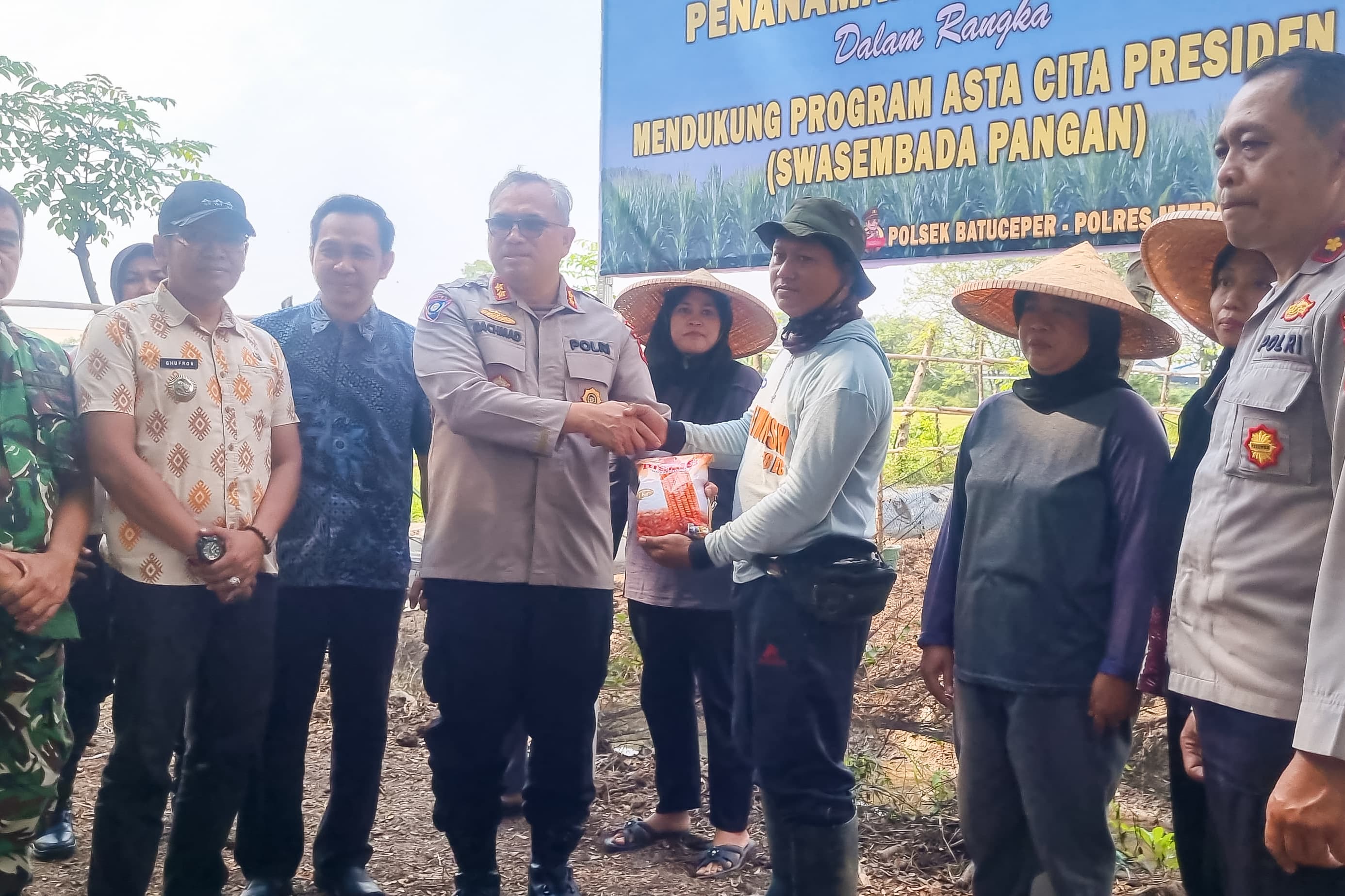 Dukung Program Asta Cita Presiden RI, Polres Metro Tangerang Kota Tanam Jagung Pipil di Batuceper