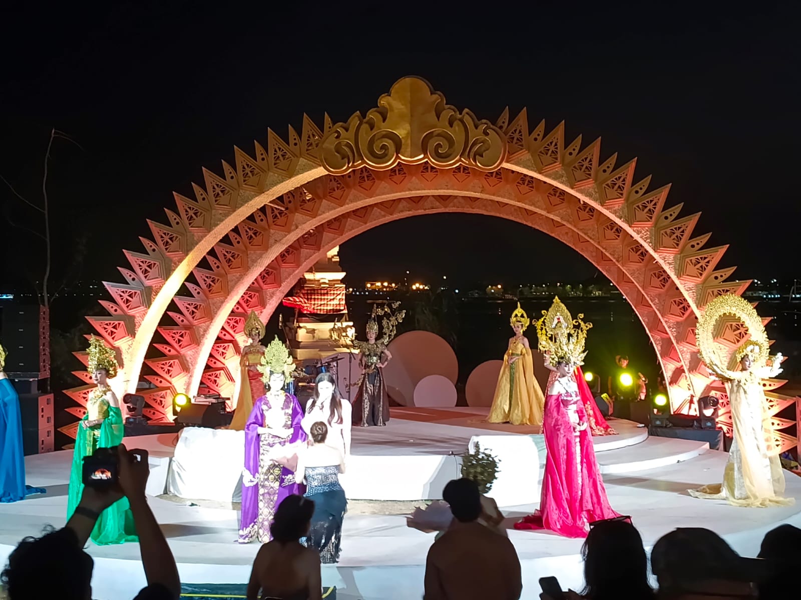 Meggie Hadiyanto Sajikan 8 Dewi dan Srikandi di Sira Village Bali