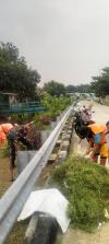 Bersama PPSU , Babinsa Koramil Pulogadung, Bersihkan Lingkungan