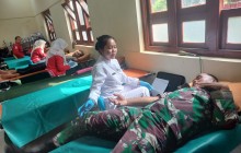 Anggota Koramil 19/Trucuk Ikut Donor Darah Kemanusiaan Di Aula Kecamatan Trucuk Klaten
