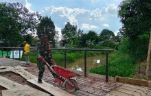 Bersama Warga, Bangun Jembatan Beton Garuda di Wilayah Lok Bahu