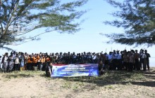 TNI AL Gelar Aksi Bersih Pantai dan Tanam Mangrove di Tanah Laut Melalui Operasi Trisila 26