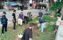 Babinsa Koramil 0901-02/SPNG Ikut Hadir Gotong Royong Gerakan Indonesia Asri di Sungai Pinang Luar, 