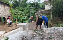Pembangunan Jembatan Gantung Garuda Desa Kranggan Terus Berjalan, Slop Cor Pembatas Jalan Mulai Dibu