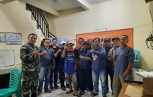 Babinsa Koramil 05/Kramatjati-Makasar Perkuat Keamanan Wilayah Lewat Patroli Siskamling Bersama Warg