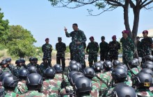 KAS KORMAR TINJAU LATIHAN PRAJURIT KORPS MARINIR DI PASURUAN