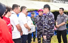 KOMANDAN KODAERAL III HADIR DI TENGAH KORBAN KEBAKARAN KEMAYORAN, WUJUD NYATA TNI AL BERSAMA RAKYAT