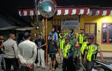 Patroli Komduk Sisir Wilayah Cipayung, Babinsa Ajak Warga Bersatu Cegah Tawuran dan Kenakalan Remaja