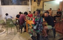 Babinsa Koramil 0901-01/Samarinda Ulu Gelar Nobar Bola Gembira Piala Dunia 2026 Bersama Masyarakat