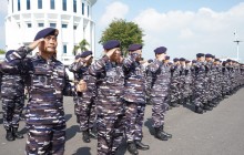 KODAERAL V SAMBUT KEDATANGAN KAPAL PERANG MALAYSIA KD RENCONG DAN KD KEDAH DI SURABAYA