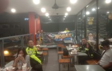 Babinsa Koramil 0901-01/Samarinda Ulu Nobar Piala Dunia 2026 Bersama Polri dan Masyarakat