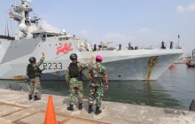 PERERAT HUBUNGAN STRATEGIS, KODAERAL III LEPAS KEBERANGKATAN KAPAL PERANG INGGRIS 